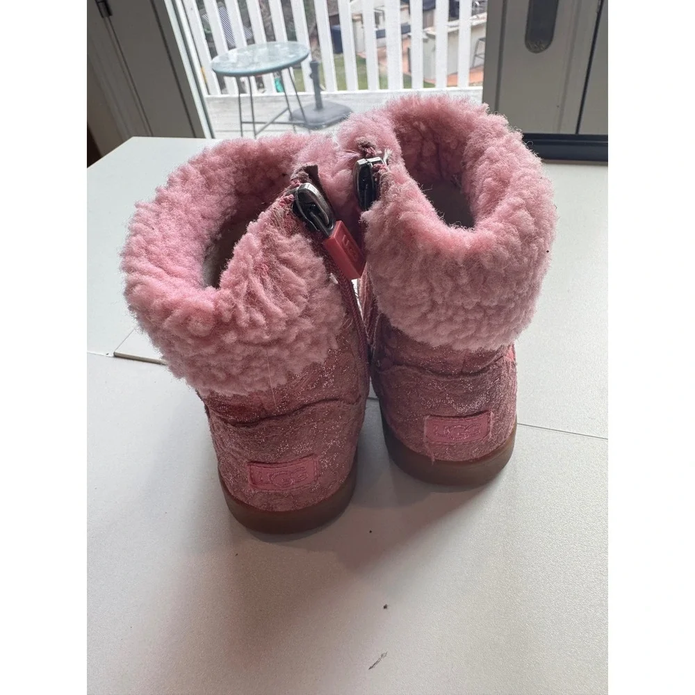 UGG Girls‎ Pink Glitter Shearling Boots Size 6 Youth Warm Winter Zip